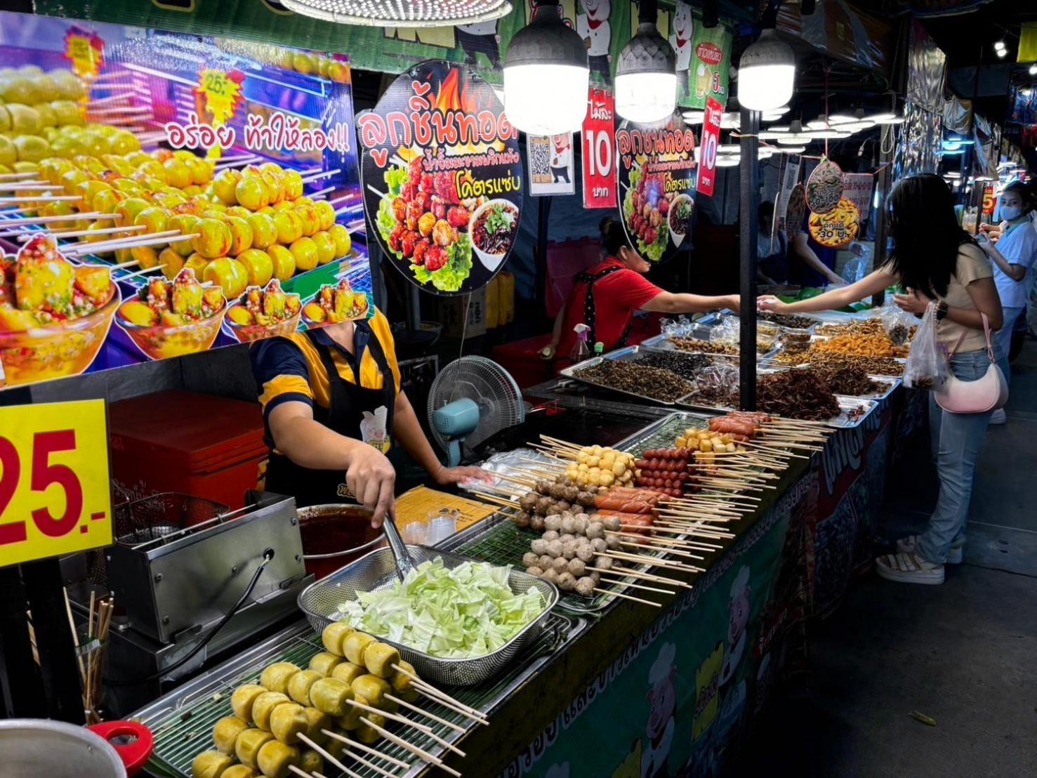The White Den Chatuchak Bangkok Exterior foto